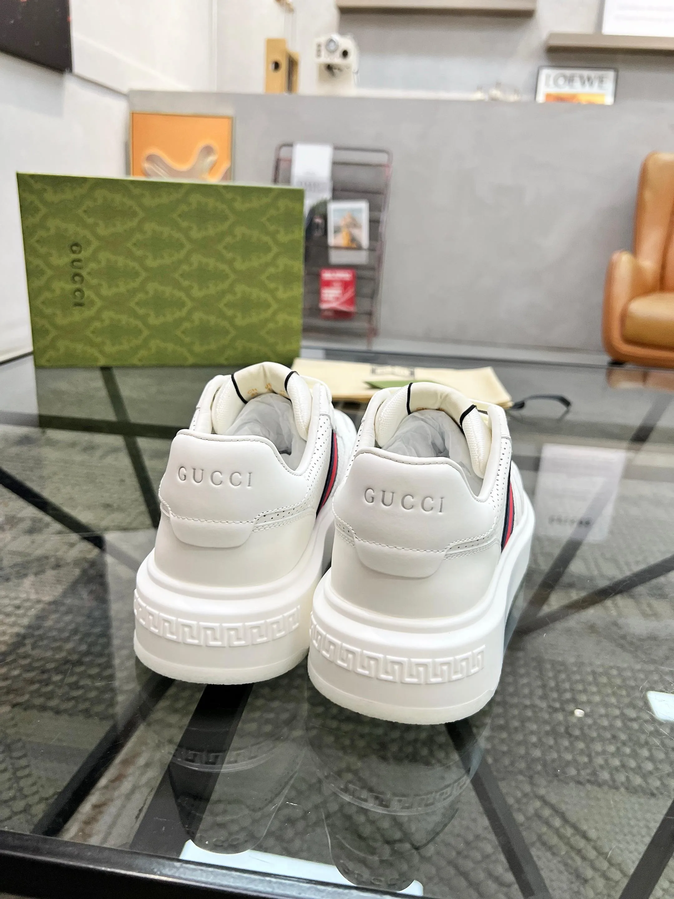 P460 new men's shoes GUCCI [Lightning] latest shoes are shipped. Original quality, fashionable, special materials, sheepskin lining, new packaging. The foot feels super comfortable and the workmanship is impeccable. Size: 38-45